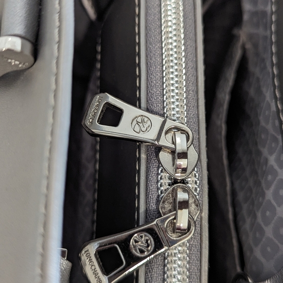 NWOT Silver Longchamp Honore Handbag - Picture 9 of 14